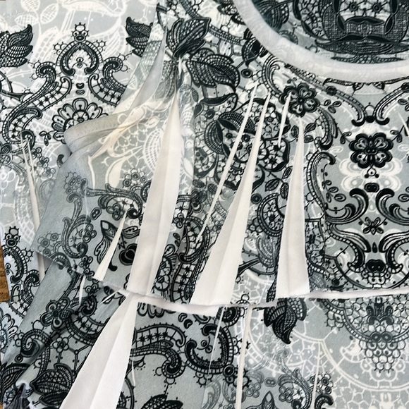 Body Central Boutique size medium  layered blouse with front lining sleeveless - Picture 11 of 11